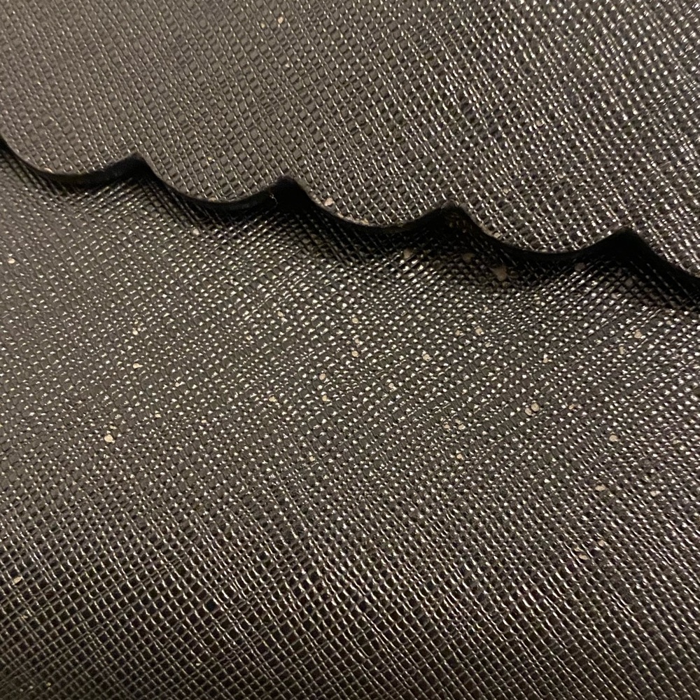 Black h&m purse with ruffle design - Picture 8 of 10